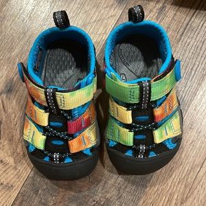 NIB Keen Newport H2 Youth Waterproof Sandals Shoes Size 4 Multicolor
